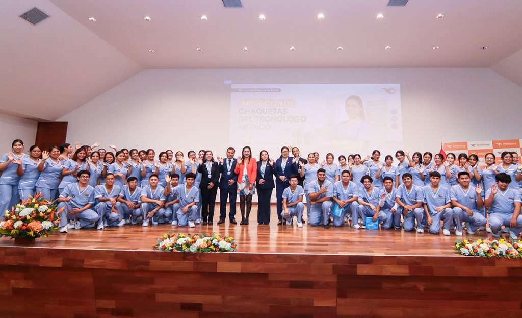 CEREMONIA DE IMPOSICIÓN DE CHAQUETAS – UNIVERSIDAD AUTÓNOMA DEL PERÚ