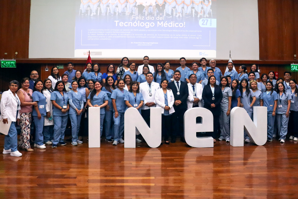 Ceremonia de conmemoración por el Día Nacional del Tecnólogo Médico en el INEN