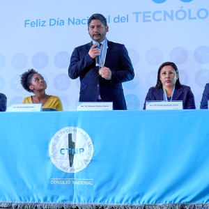 Ceremonia Protocolar por el DΓa Nacional de TecnΓ³logo MΓ©dico